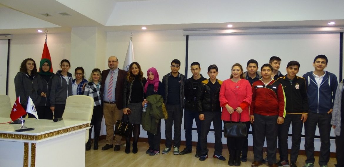 OKULUMUZ ÖĞRENCİLERİ GAZİANTEP ÜNİVERSİTESİ “ÇANAKKALE ZAFERİ” KONFERANSINA KATILDI