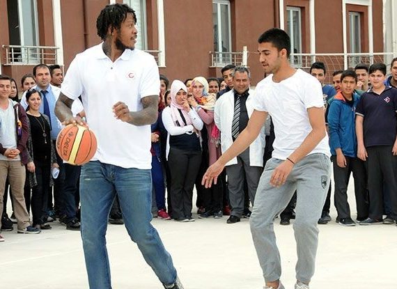 Gaziantep’s basketball team met with students